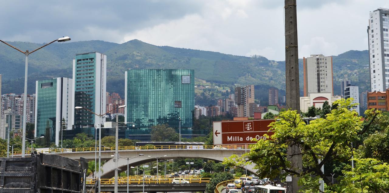 Living Hotel Medellín Esterno foto