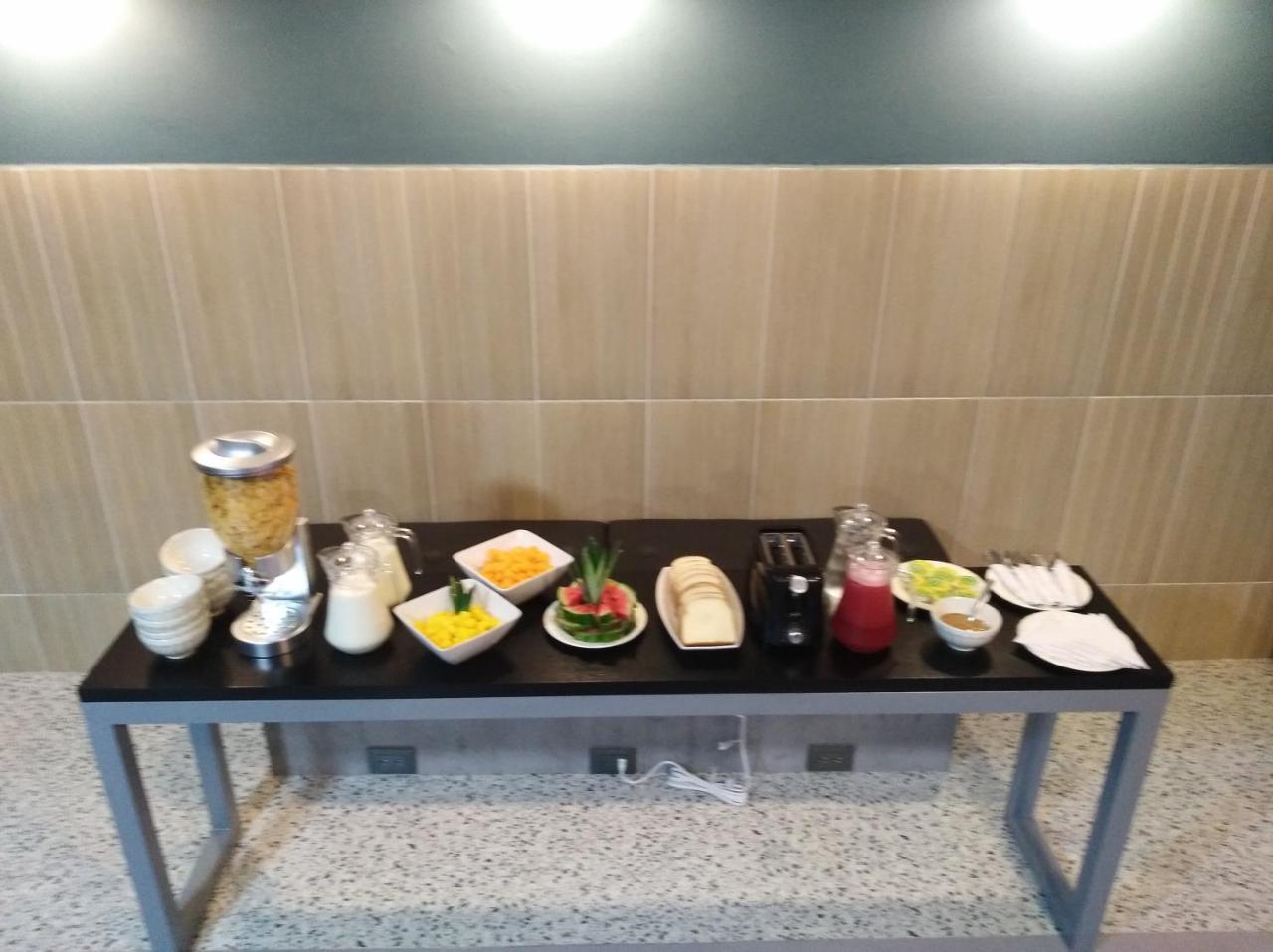 Living Hotel Medellín Esterno foto